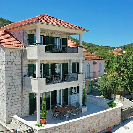 Cozy In With Outdoor Swimming Pool *