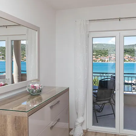 Cozy In With Outdoor Swimming Pool Vinisce