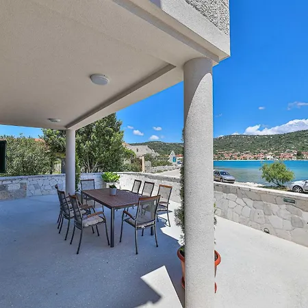 Cozy In With Outdoor Swimming Pool Holiday home Vinisce