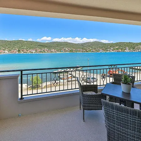 Cozy In With Outdoor Swimming Pool * Vinisce