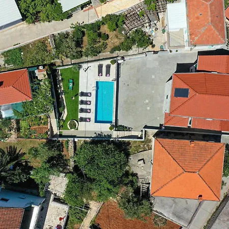 Cozy In With Outdoor Swimming Pool Vinisce